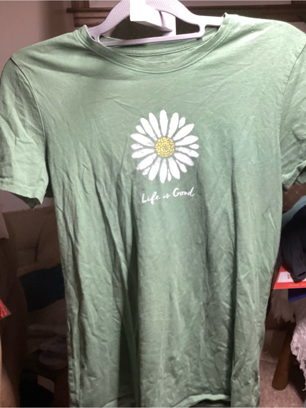 Life Is Good Women's Green Daisy Short Sleeve Tee